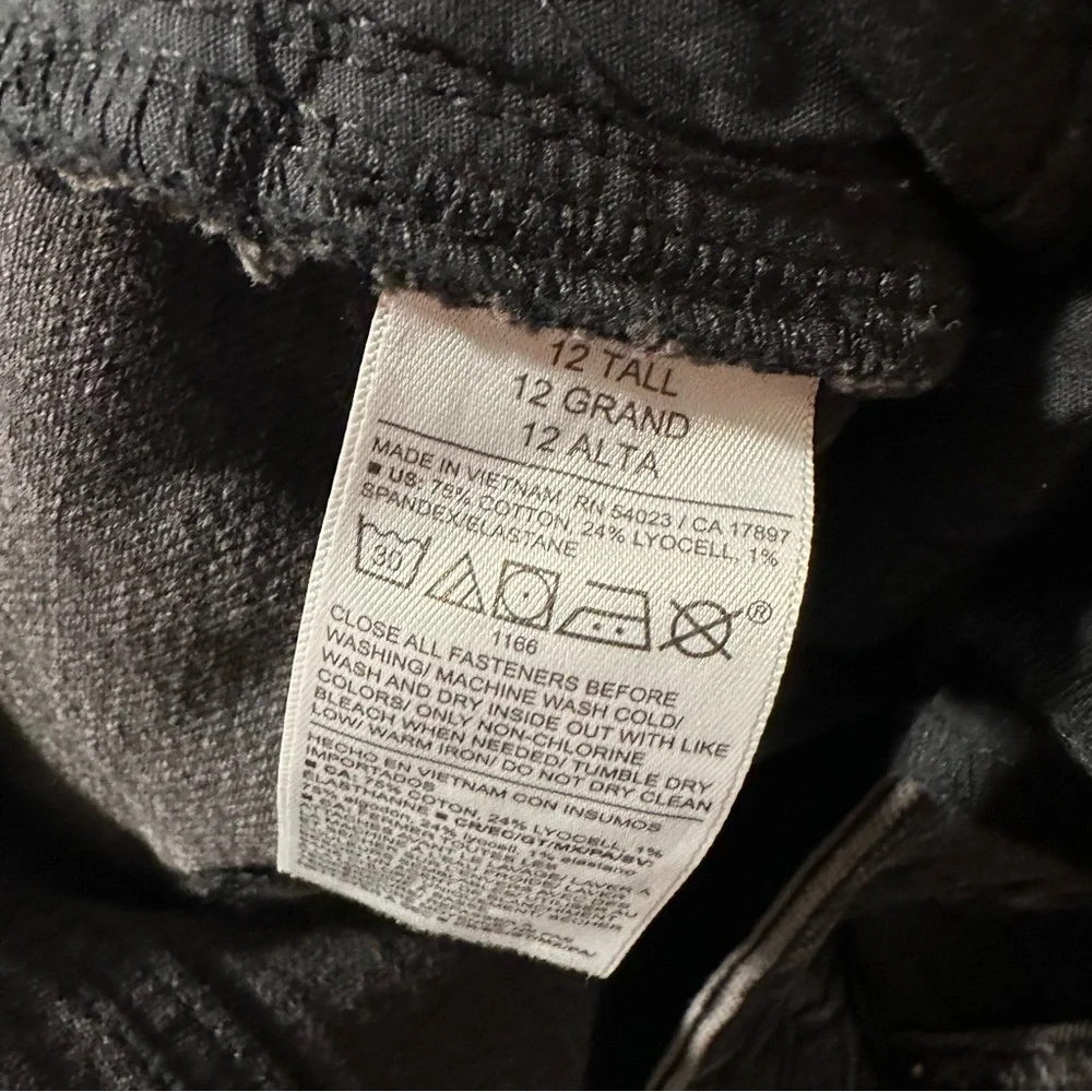 NWT- Old Navy Curvy Extra High-Waisted Wide-Leg Jeans Black Wash Size 12 Tall - Picture 3 of 9